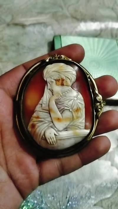 Cameo ivory Victorian Broch Antique