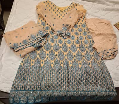Stalwar, kameez and dupatta one time used