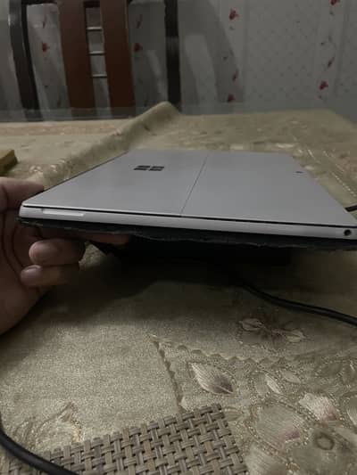 Microsoft Surface Pro 5 – 8GB RAM / 256GB SSD – Urgent Sale