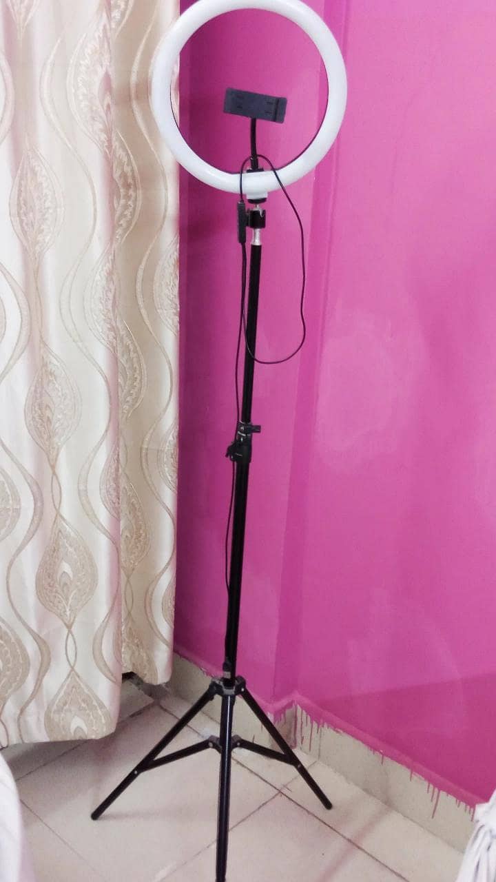 Tripod stand with ring light 0
