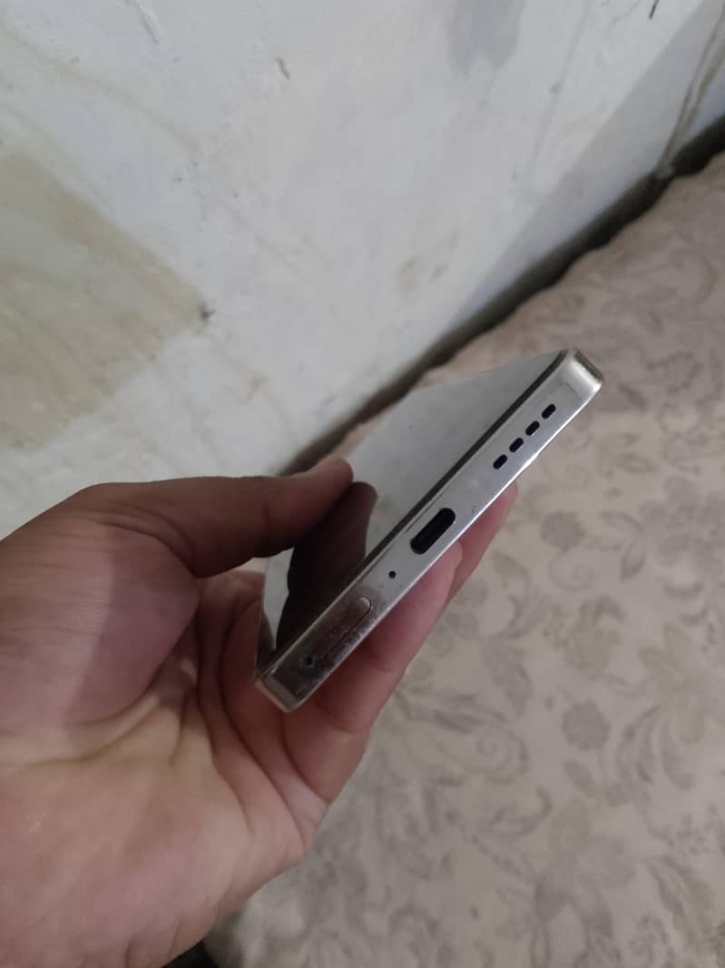 infinix note 40 complete boX 4