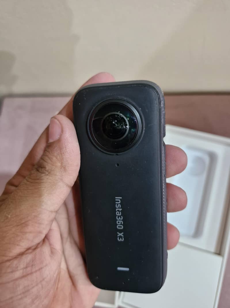 Insta360 X3 camera 1