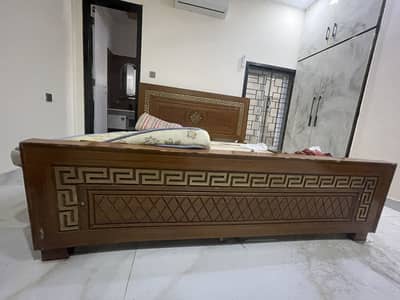 Wood bed