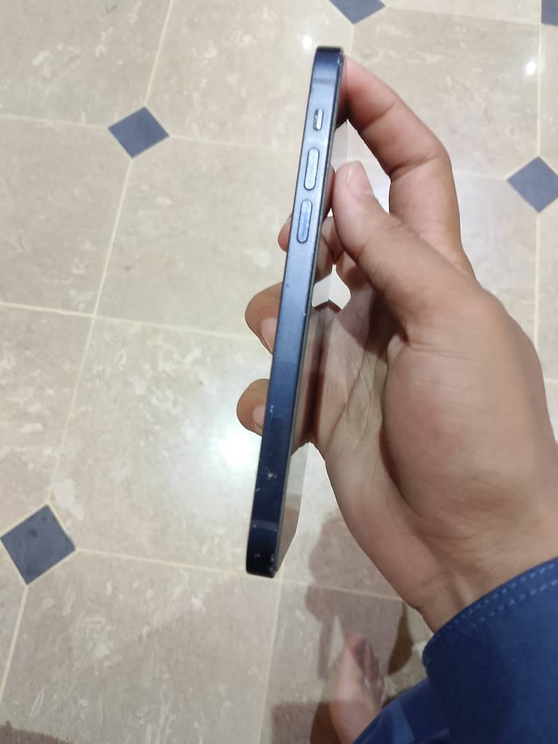 iPhone 12 0