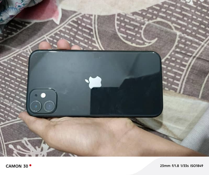 iPhone 11 4