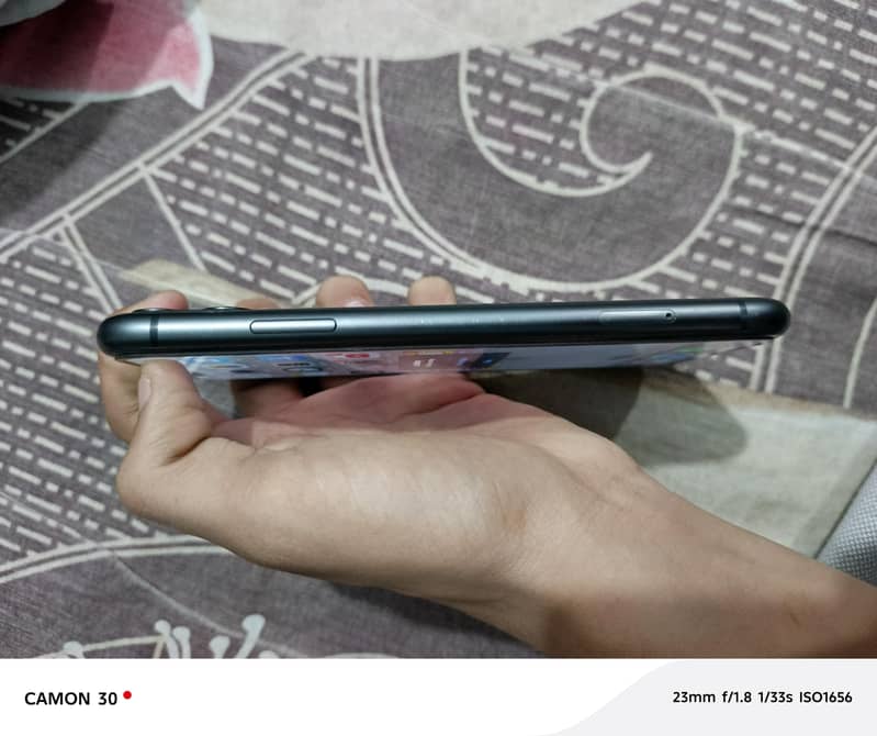 iPhone 11 5