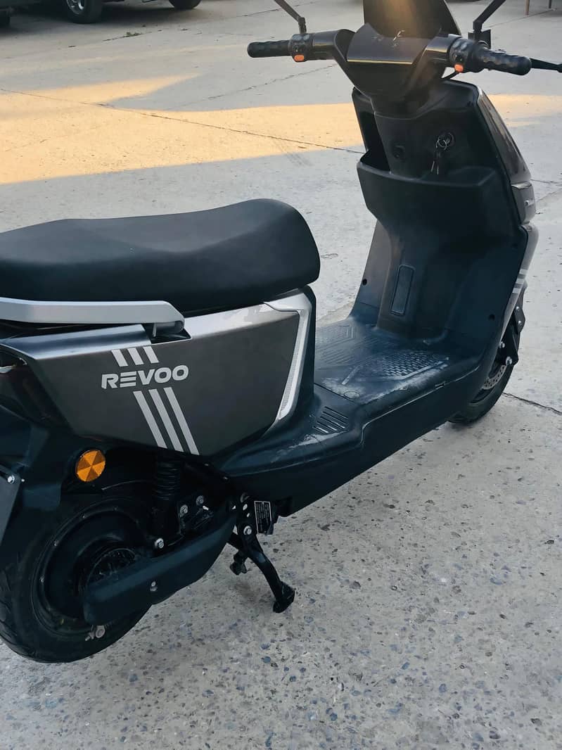 revoo a12 2