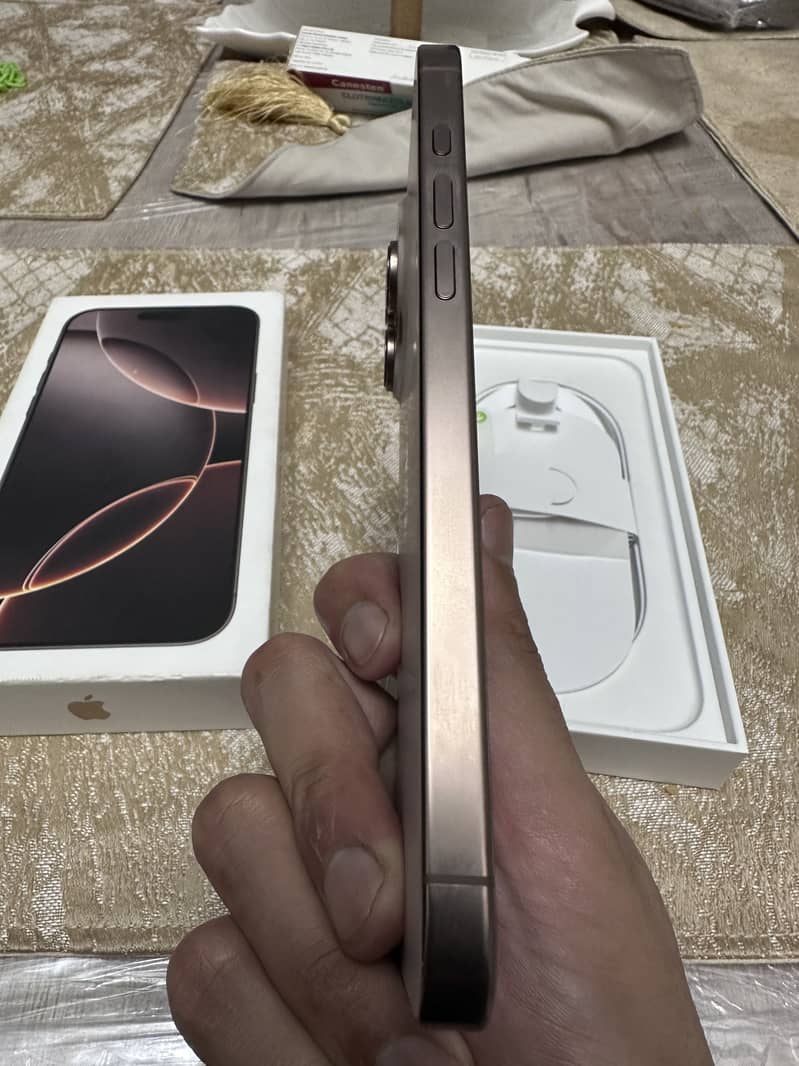 Iphone 16 pro max 4