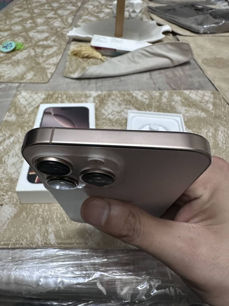 Iphone 16 pro max 6