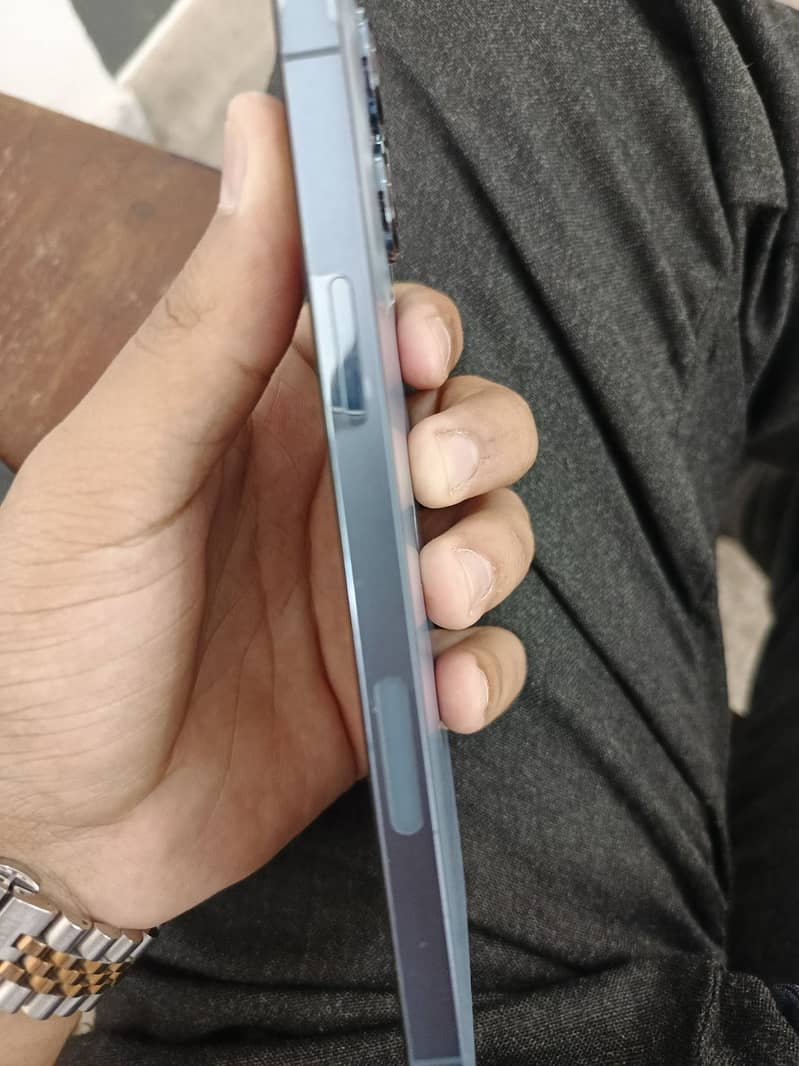 iPhone 3