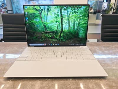 Dell XPS 13 9320 – Premium Power Meets Sleek Design!** 