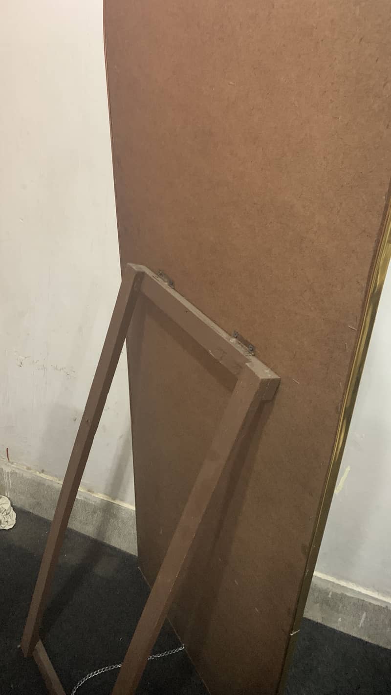 Standing mirror 1