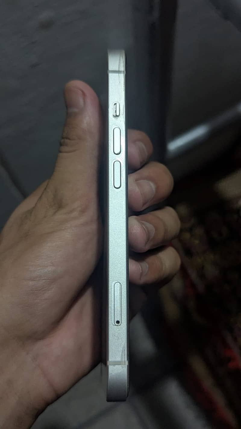 Apple iPhone 13 2