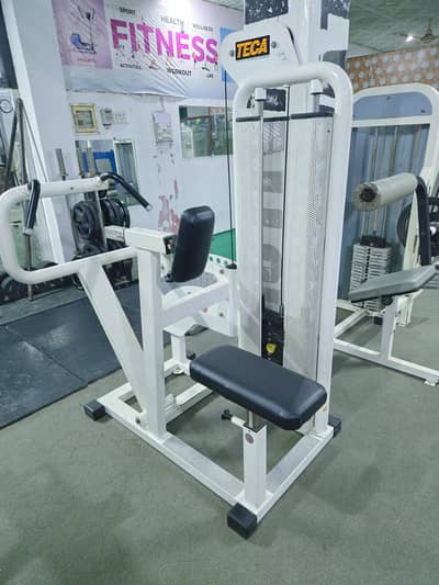 Rowing ,leg pres, tricep extension, abdominal crunch machine,gym unit
