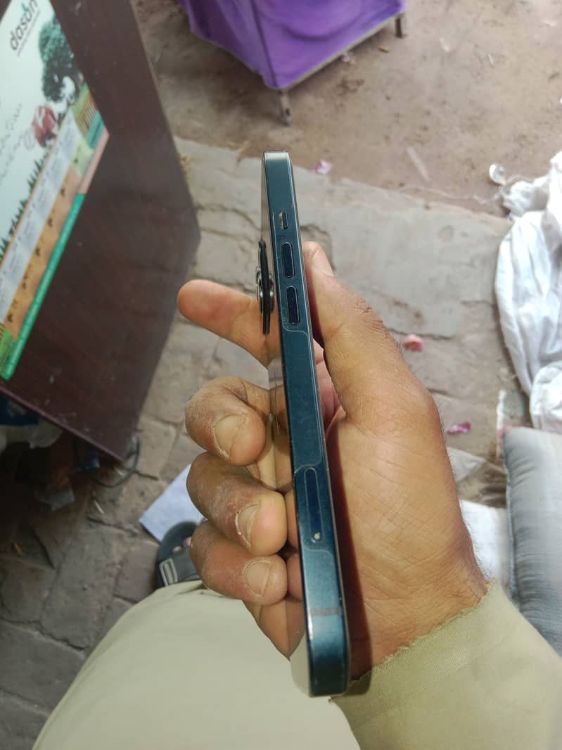 iPhone 13 3