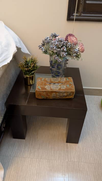 2 Center tables
