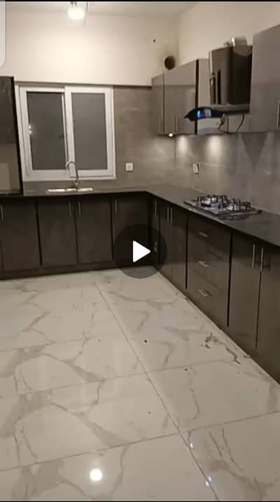 Luxury 3 bed dd flat in highrise building available for rent at tipu sultan road