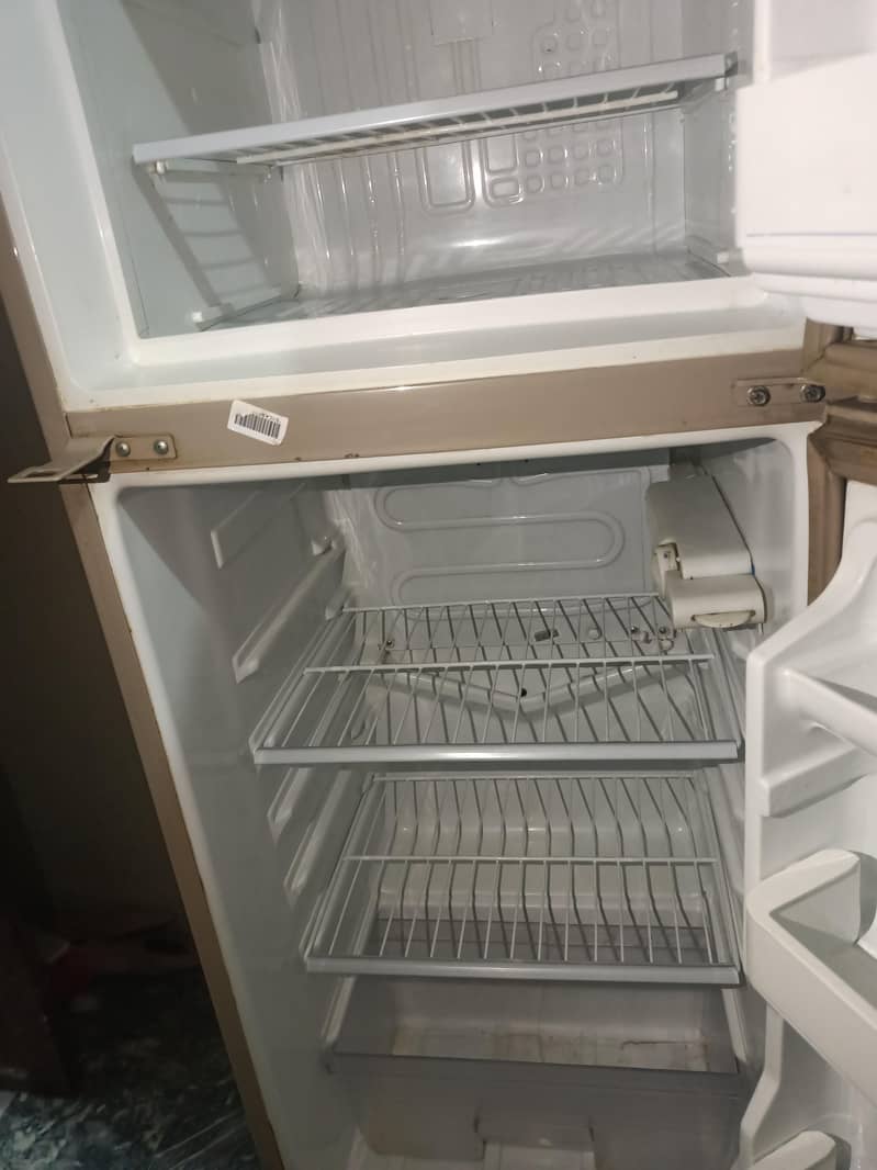 Dawlance fridge 0
