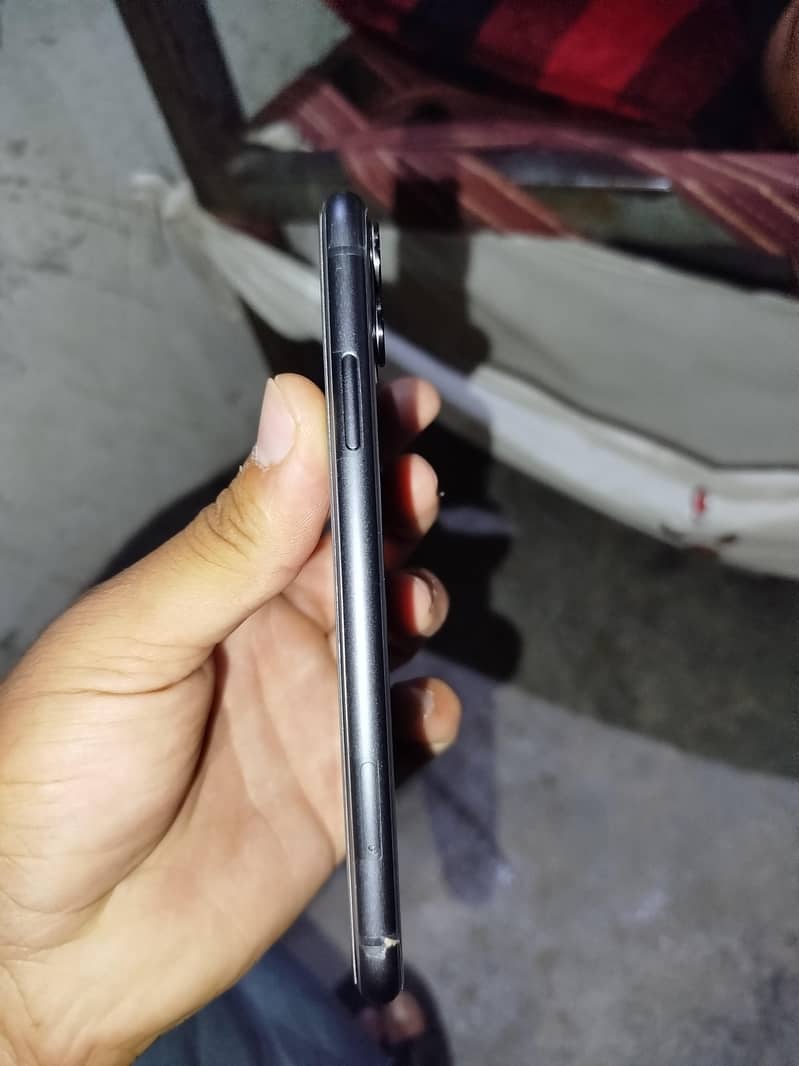 arjent for seel. phone use me acha khuch amejensi ho giy is leye seel 3