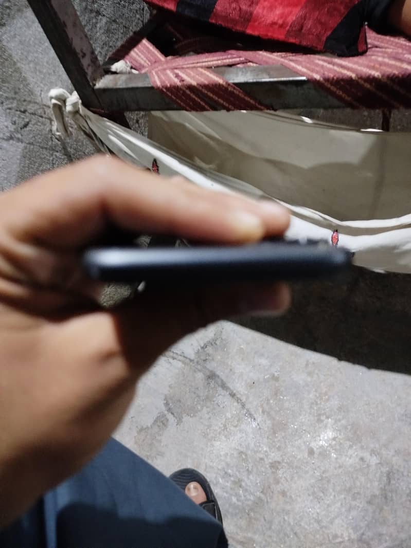 arjent for seel. phone use me acha khuch amejensi ho giy is leye seel 4