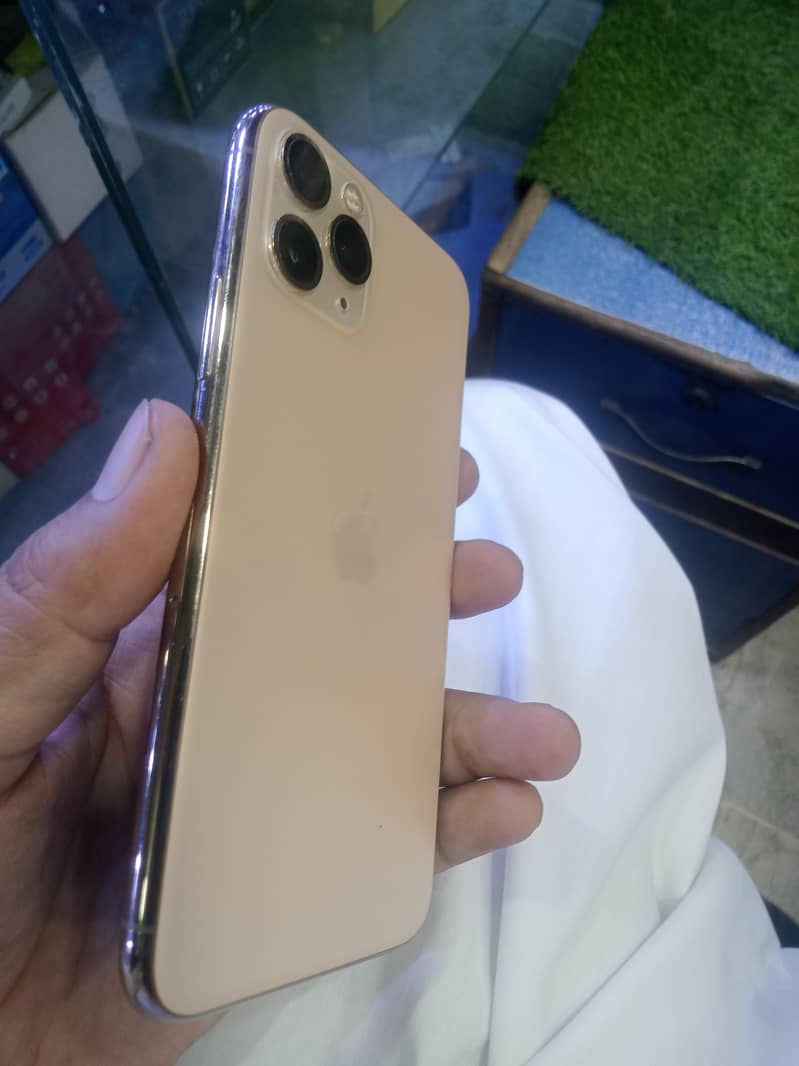 iphone 11 pro 2