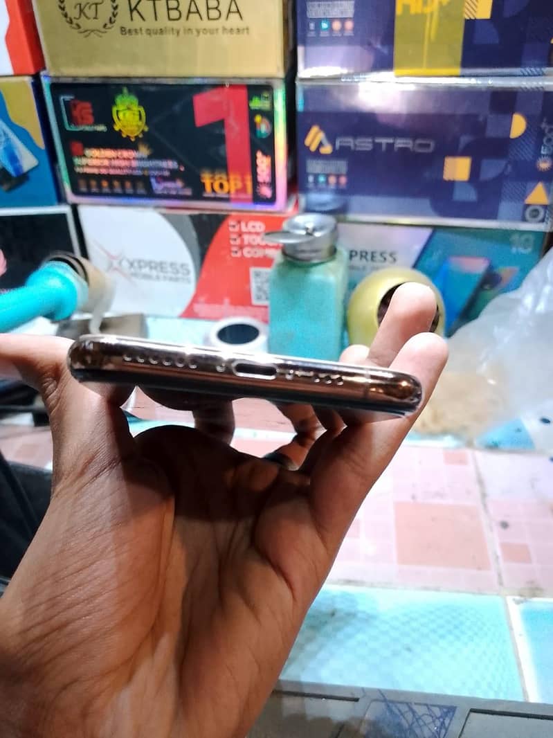 iphone xs 4