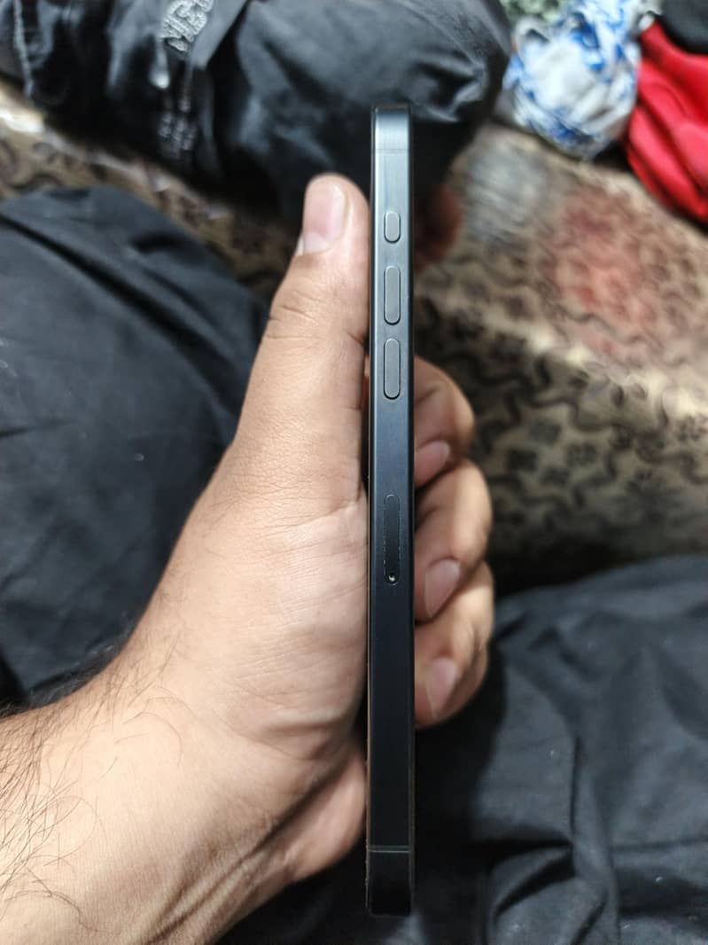iPhone 15 pro max 3