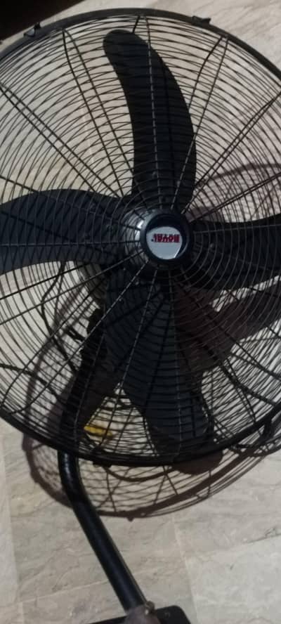 royal bracket fan