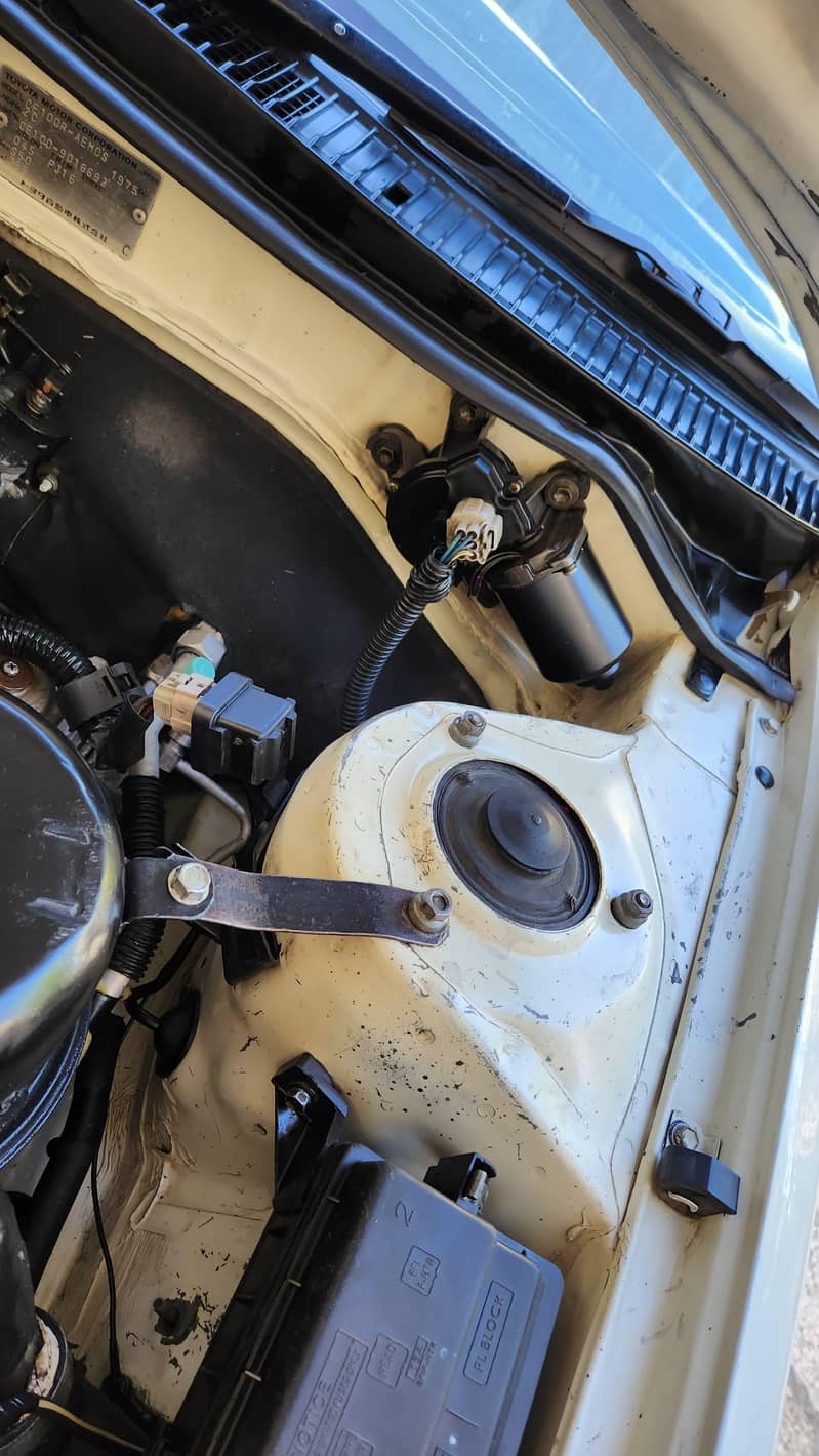 2000 model indus corolla 14