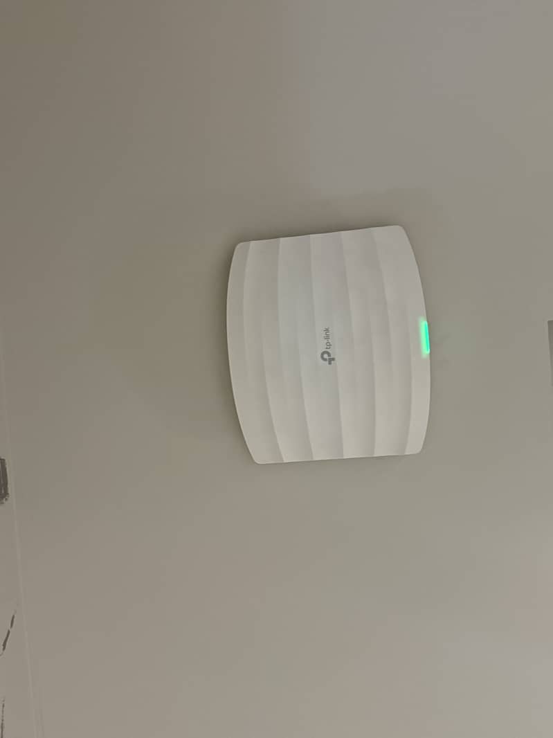 TP-Link Omada EAP 245 POE Access Point Ceiling 1