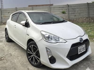 toyota aqua S 2015