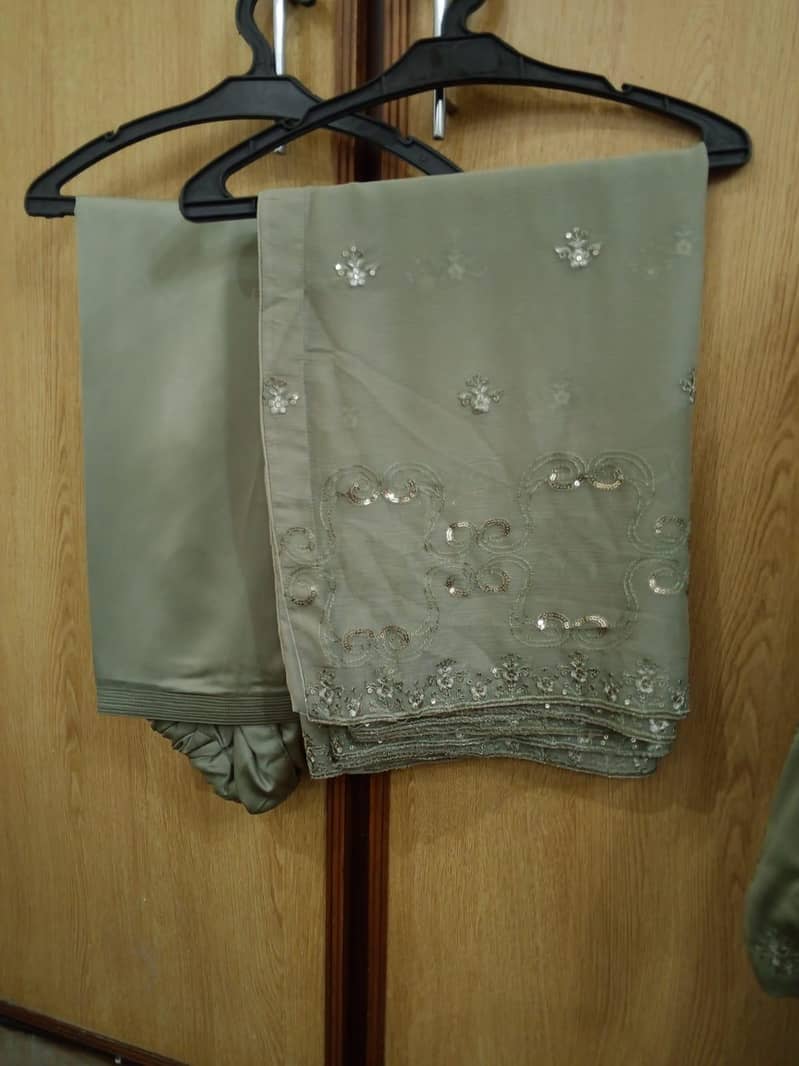 Chiffon suits 3