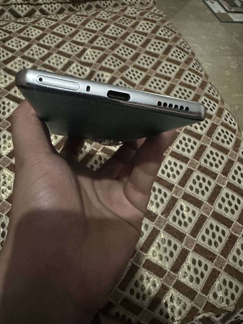 Tecno camon 40 pro 4