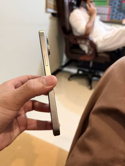 10/10 condition scratch less body 84% Battery health