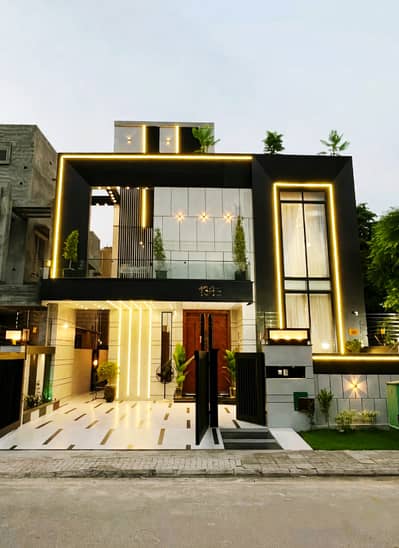 10 MARLA HOUSE ON ELEGANT LOCATION & WITH SOLID CONSTRUCTION AVAILABLE FOR SALE IN BAHRIA TOWN.