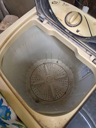 Washing machine and spinner