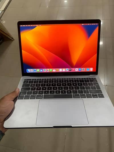 MacBook Pro 2017 13 Inch Retina | i5 | 8GB | 128SSD | Original Charger