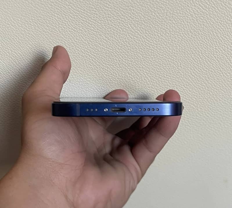 Apple iPhone 12 3