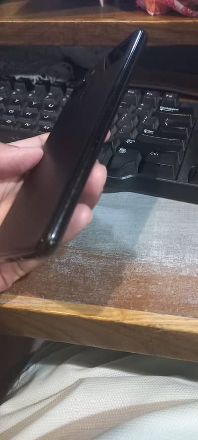 like new condition mbile 4/128 sub kuch working main hy garunty k sath