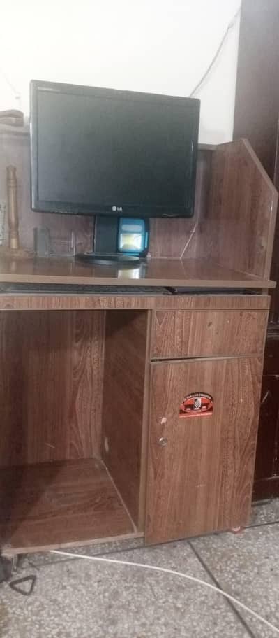 computer lcd with  trolly