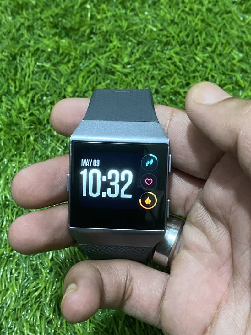 Fitbit Ionic 0