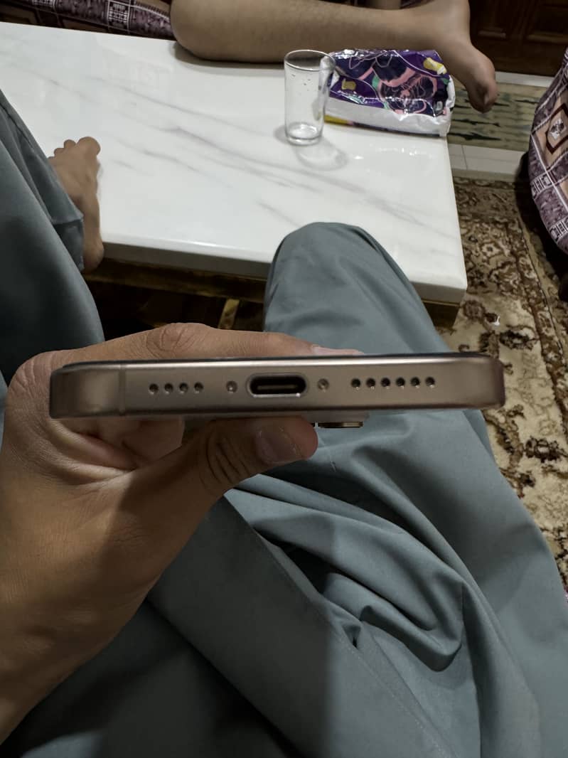 iPhone 16 pro max 3