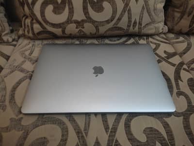 MacBook Pro 2017 15 inch 256GB Storage 16GB RAM i7 Processor
