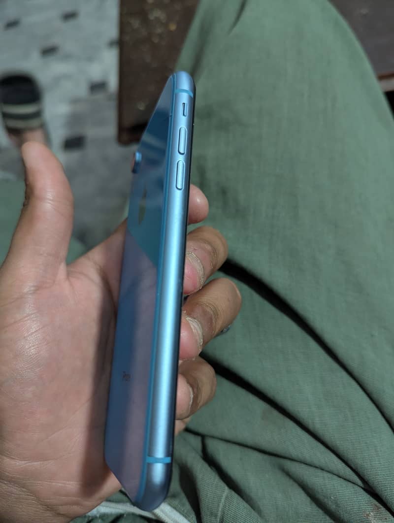 iPhone XR 3