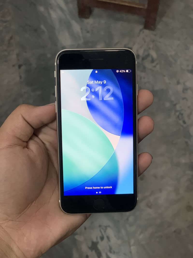 iPhone SE 3rd Gen 1