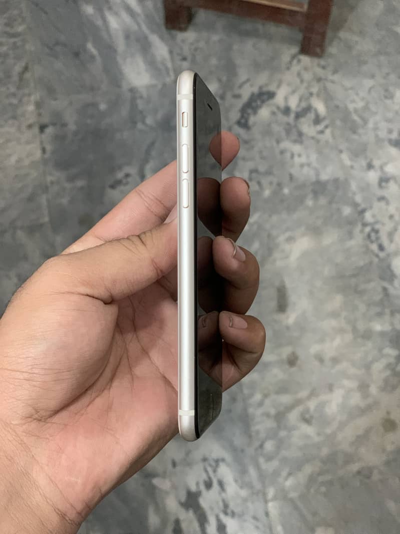iPhone SE 3rd Gen 5