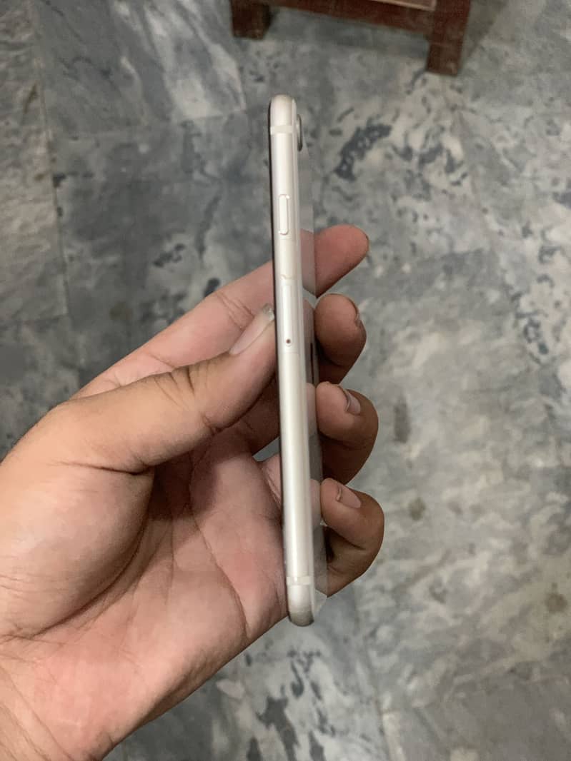 iPhone SE 3rd Gen 7