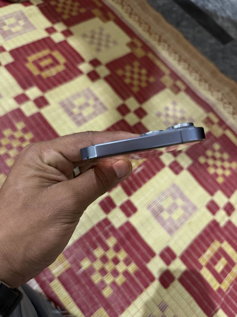 iPhone 13 Pro Max 4