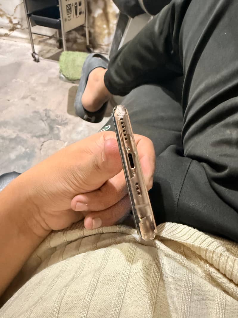 iPhone 11 Pro 5