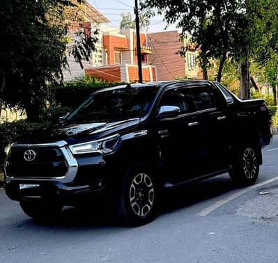 Toyota Revo 2021.